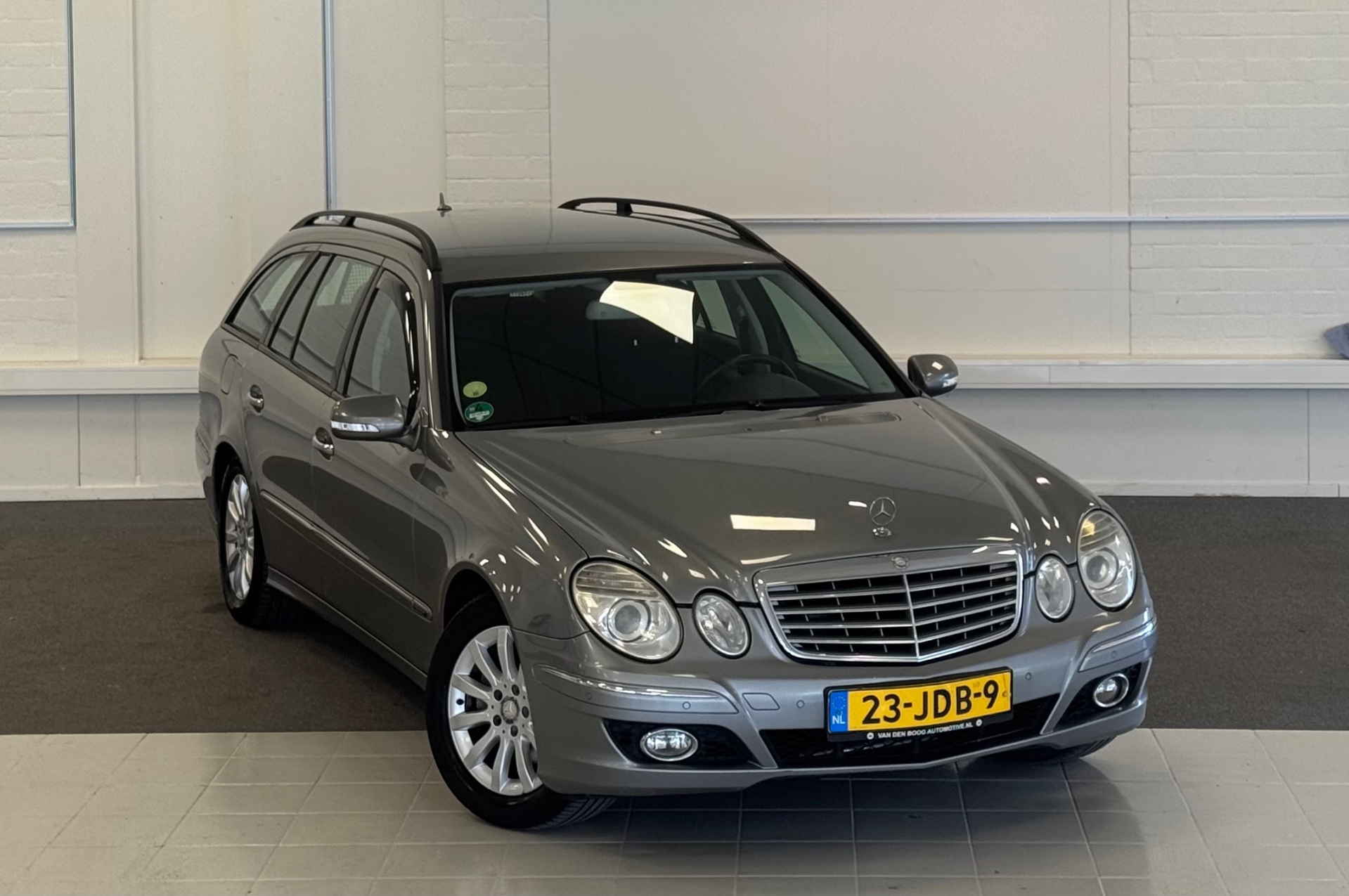 Foto van Mercedes-Benz E 230