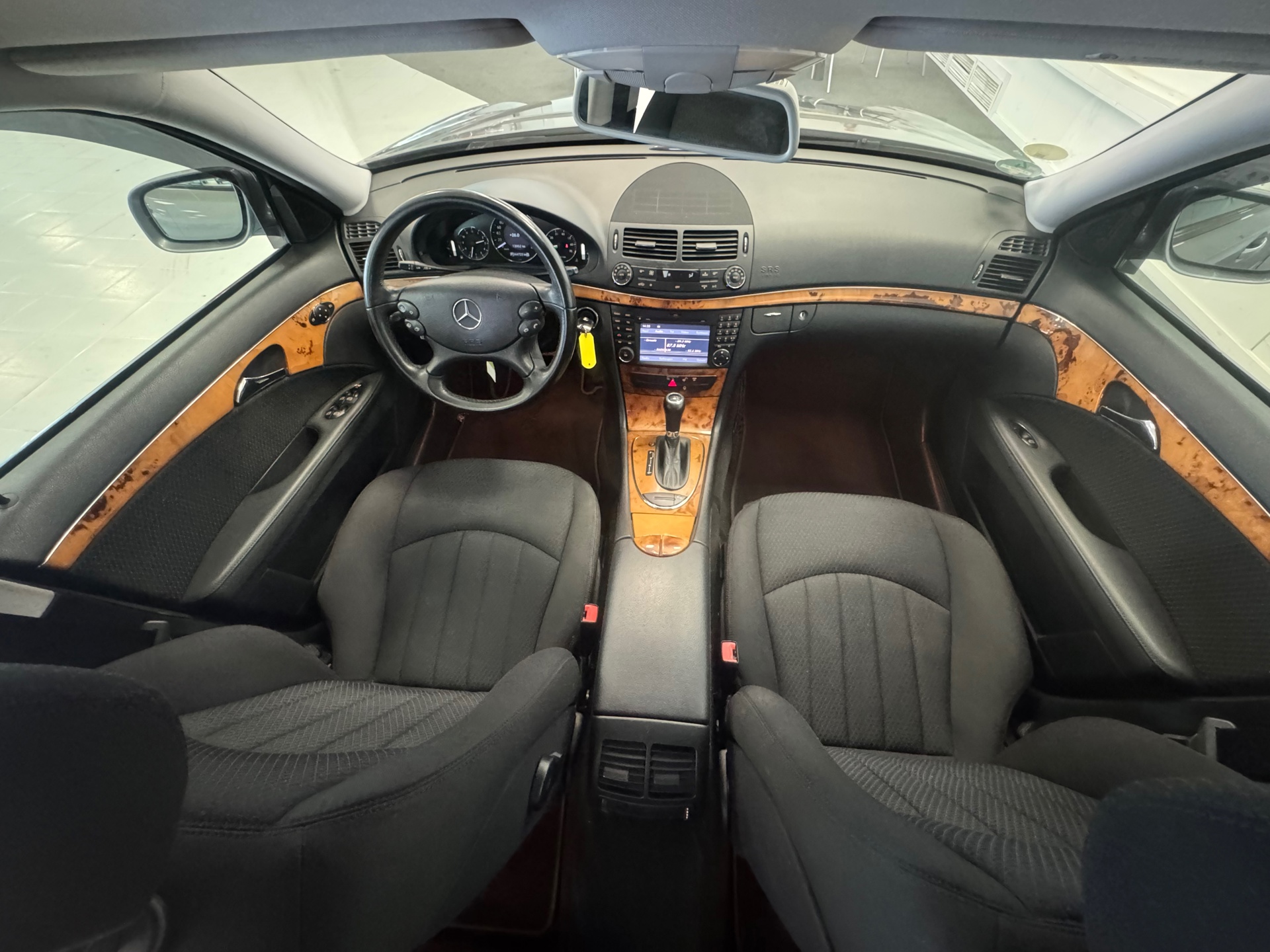 Foto van Mercedes-Benz E 230