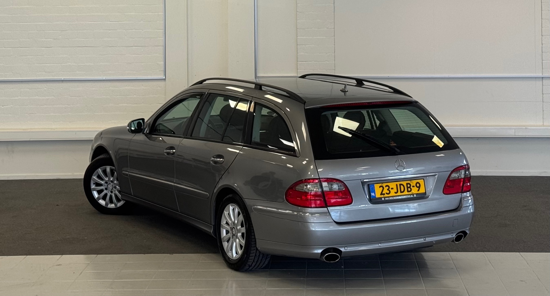 Foto van Mercedes-Benz E 230