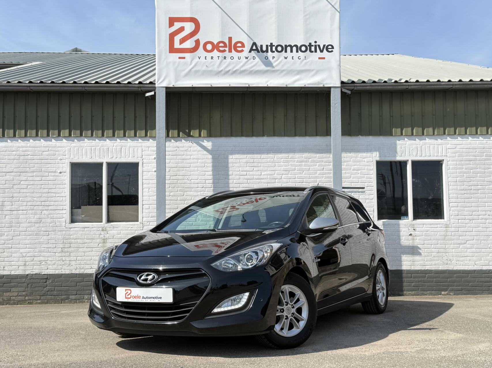 Hyundai I 30 1.6 GDI i-Vision / Cruise / Camera / Trekhaak / Orig. NL 2014 - voorkant
