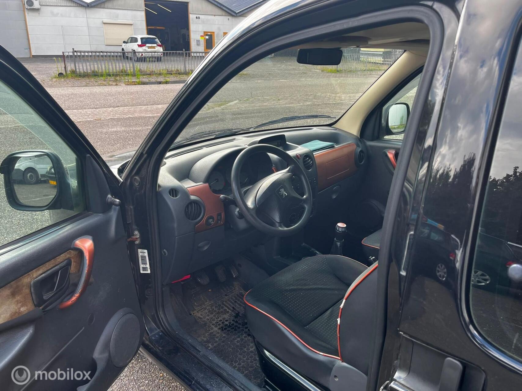 Foto van Peugeot Partner