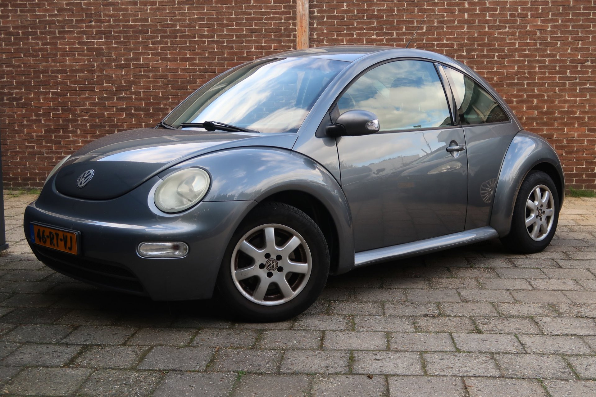 Volkswagen New Beetle 1.6 *Meeneemprijs! Airco! 2005 - voorkant