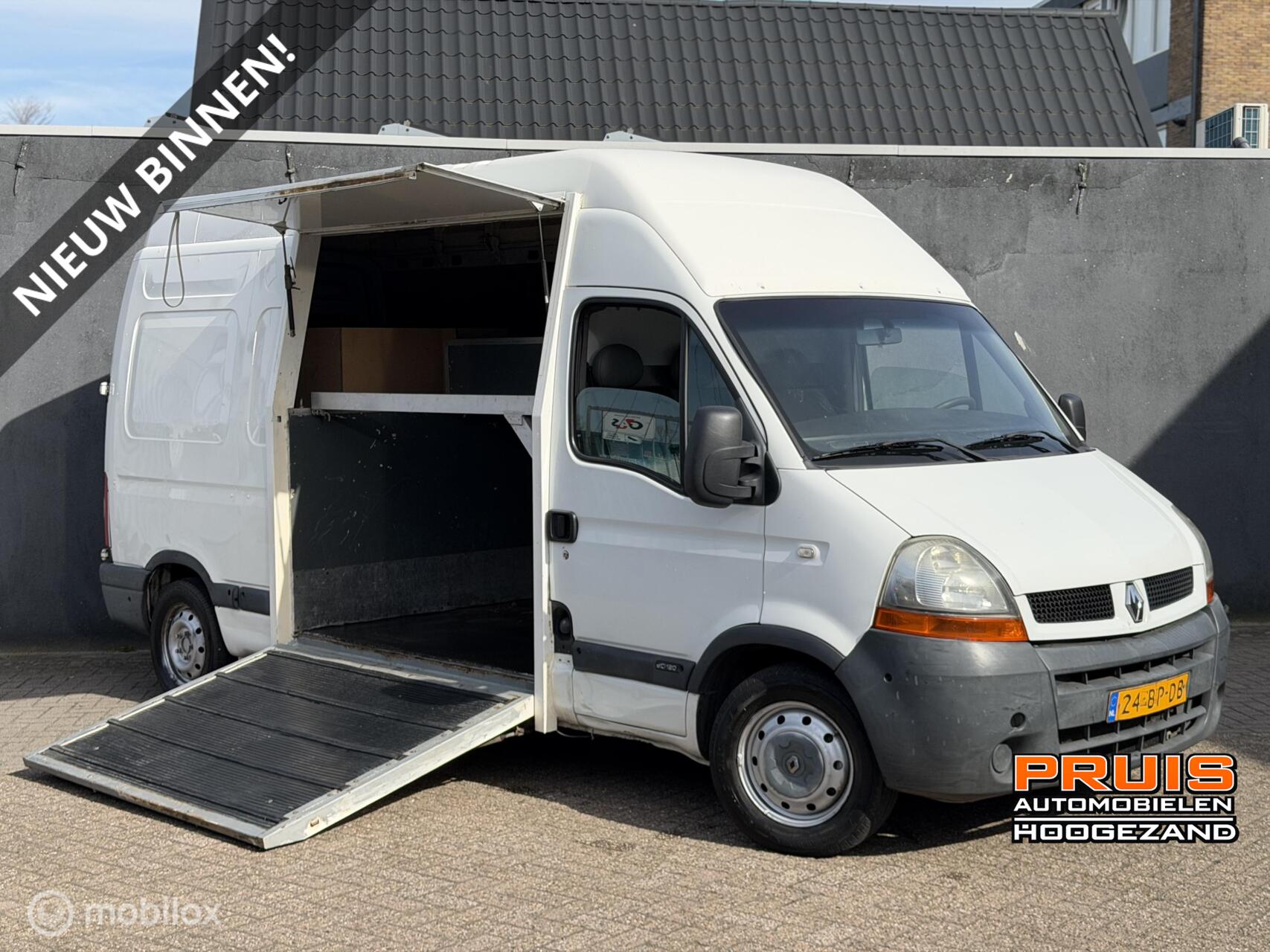 Renault Master T35 2.5dCi L3H3 2004 - voorkant