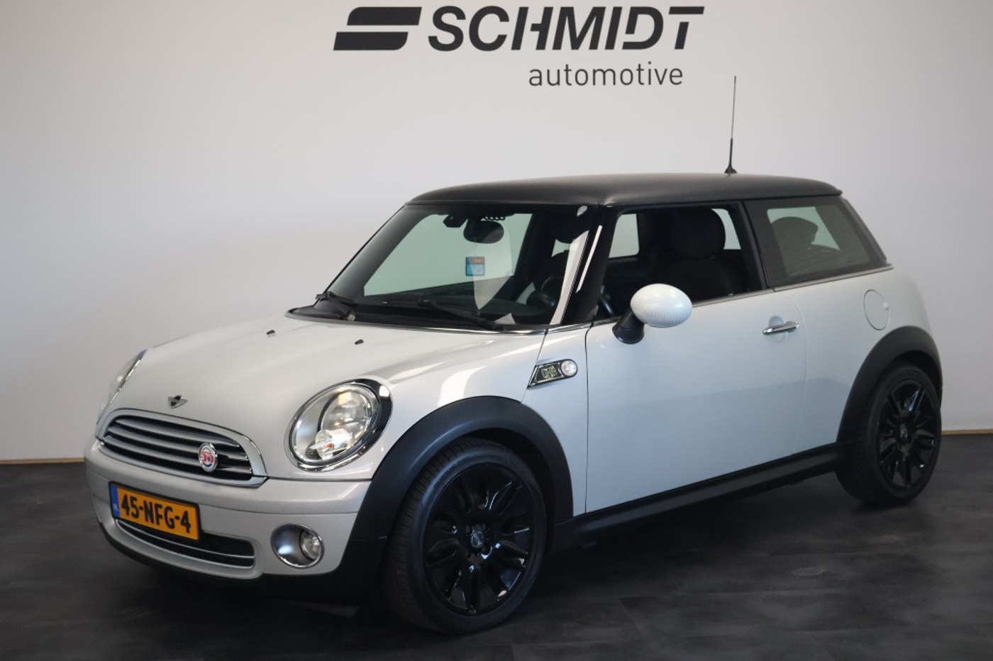 Mini Cooper 1.6 Cooper Camden Edition | H&K | Airco | Sportstoelen | Voorruitverwarming 2010 - voorkant