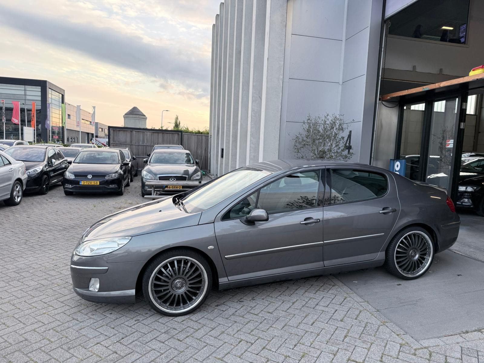 Peugeot 407 2.0 ST Pack FACELIFT! 19INCH! CLIMA! CRUISE! INRUIL MOGELIJK! 2008 - voorkant