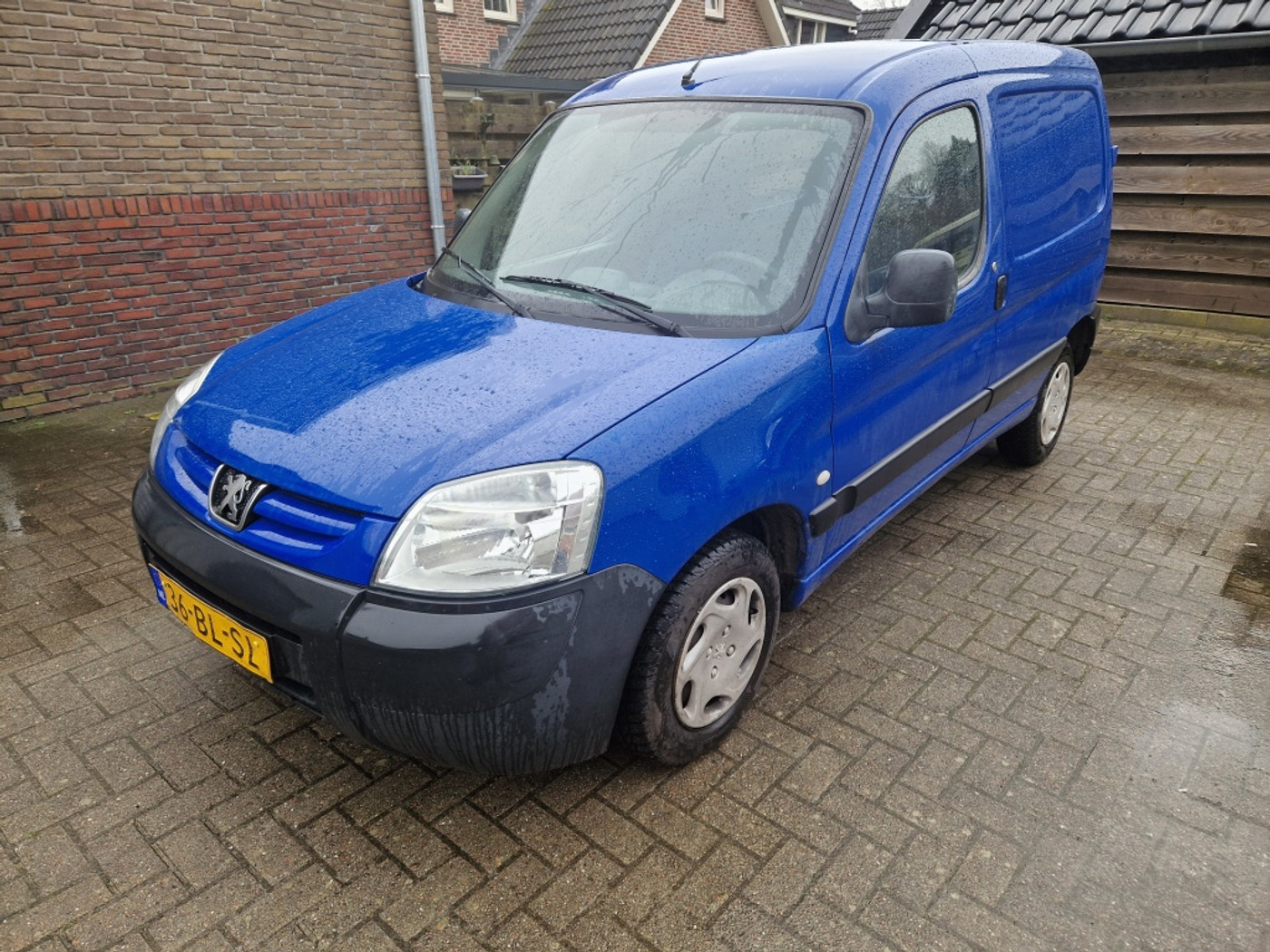 Peugeot Partner 170c 1.9d 1.9d distributie nieuw + Airco 2004 - voorkant
