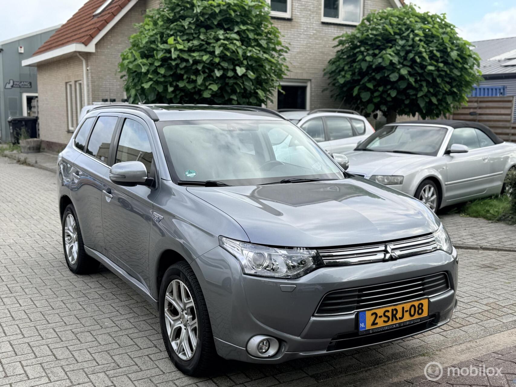 Mitsubishi Mitsubishi Outlander 2.0 PHEV Instyle 2013 - voorkant