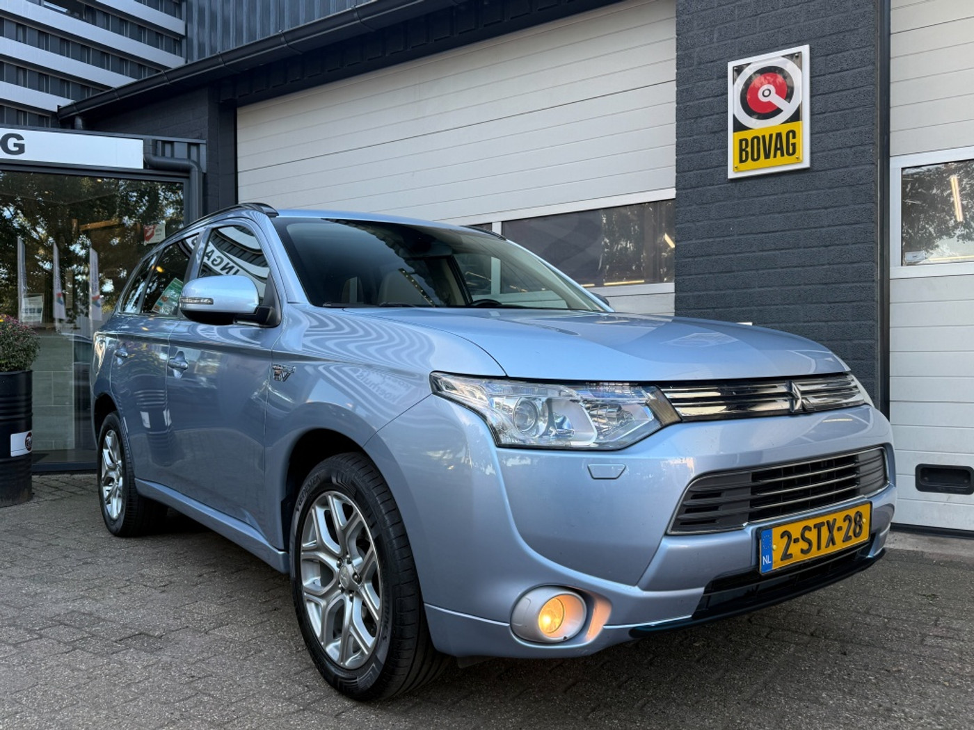 Mitsubishi Mitsubishi Outlander 2.0 PHEV Instyle+ 2013 - voorkant