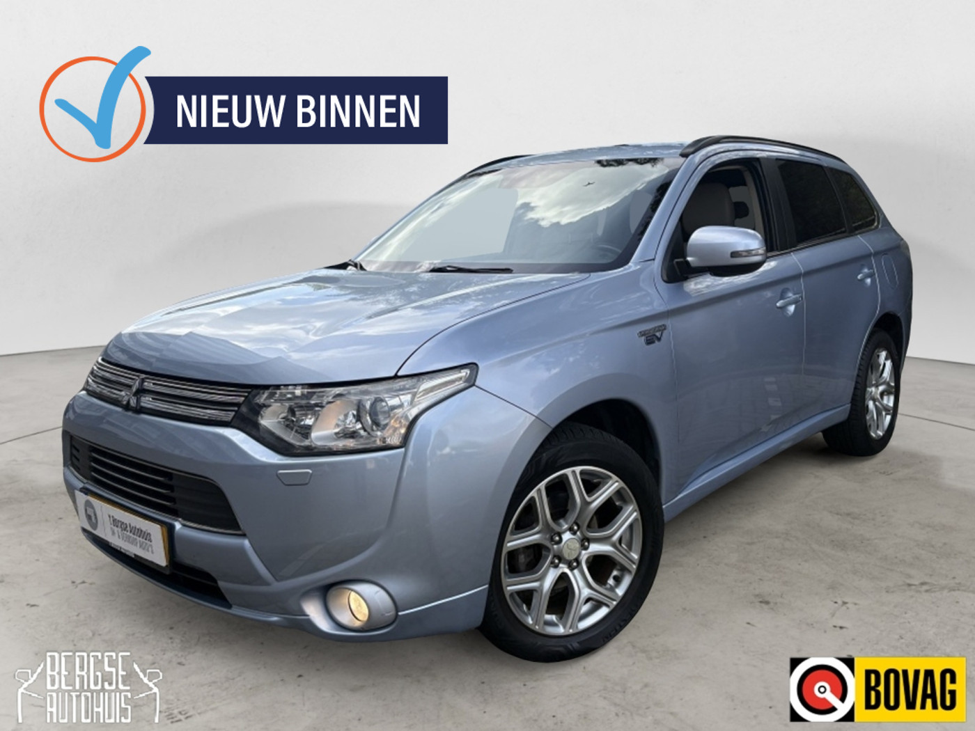 Mitsubishi Mitsubishi Outlander 2.0 PHEV Instyle+ Acc Navi Clima Dakje Trekhaak 2013 - voorkant