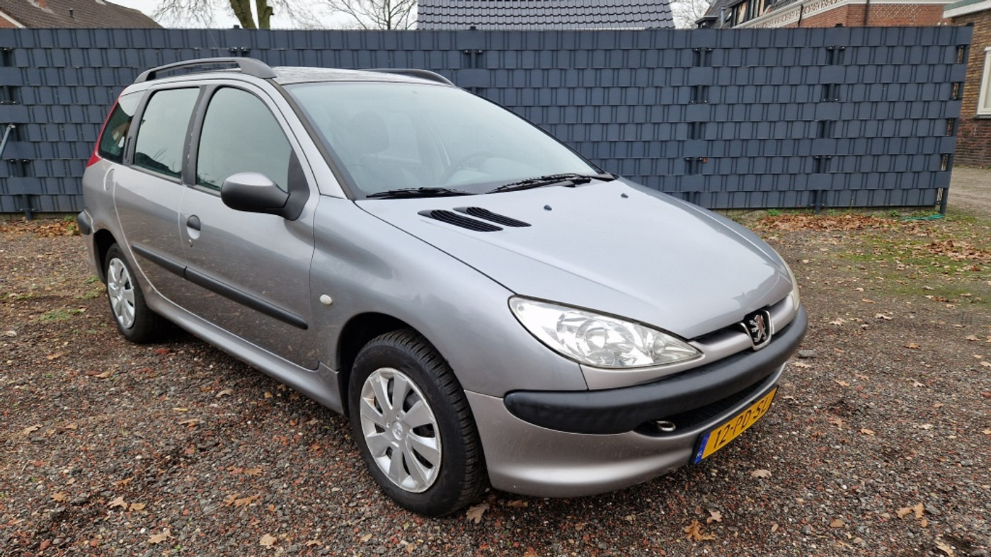 Peugeot 206 1.4 sw Apk 30-10-2026 Airco 2004 - voorkant