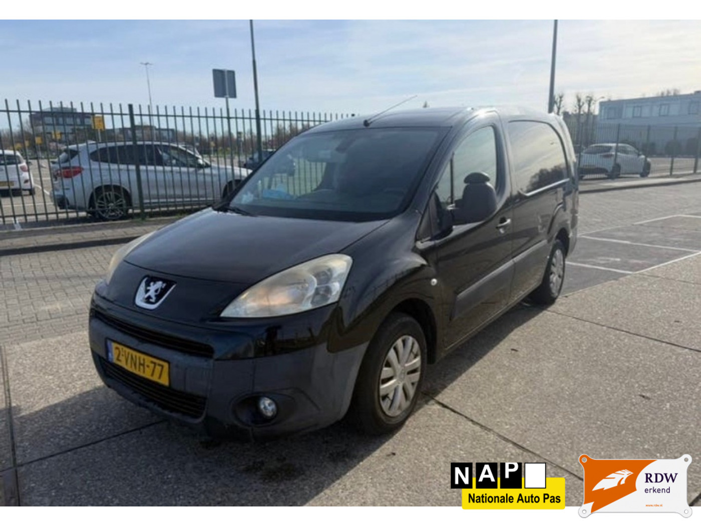 Peugeot Partner 122 1.6 HDI L2 / PARKSENSOR / AIRCO 2011 - voorkant
