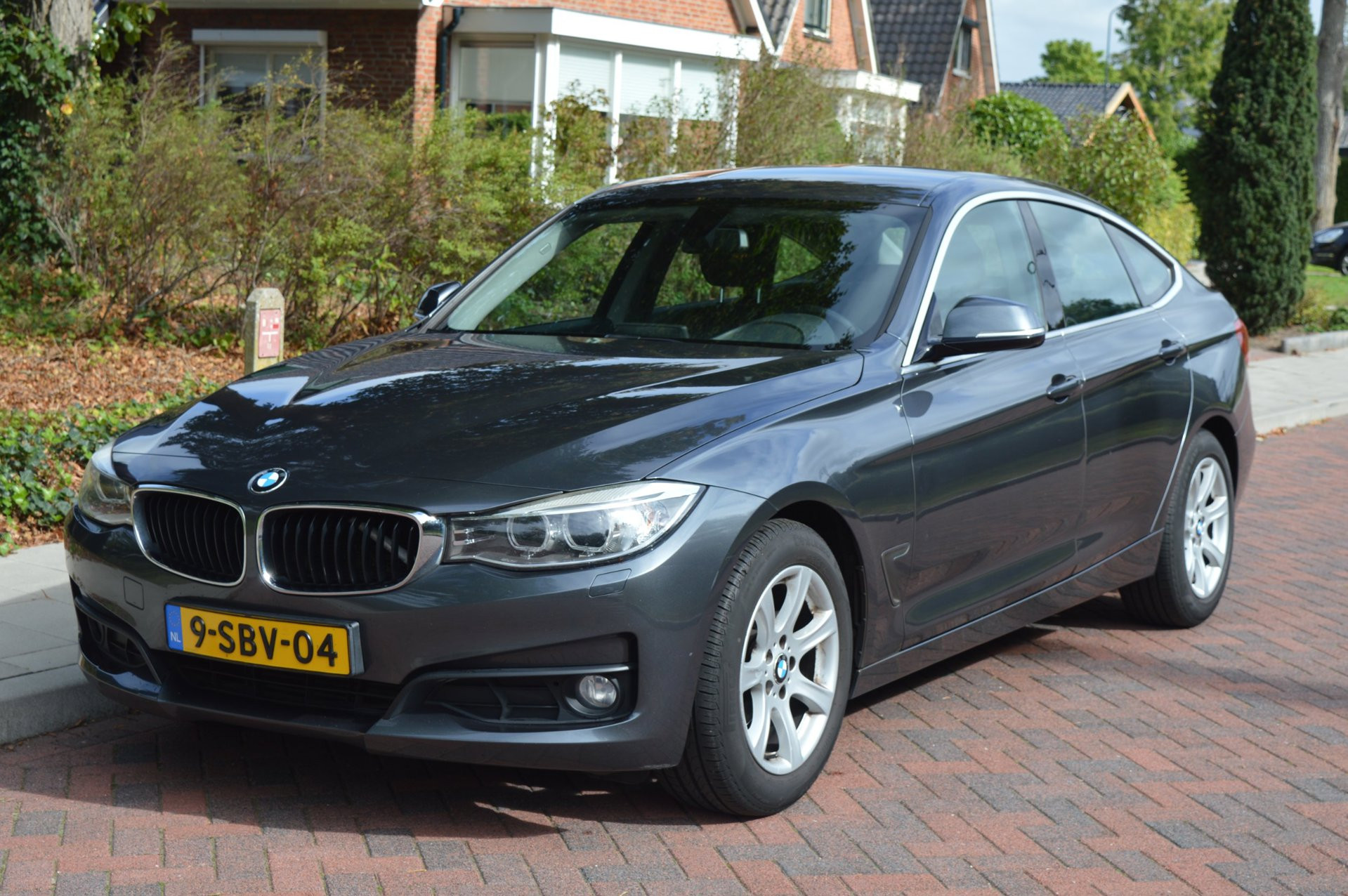 BMW 318d 318d Exe ORG NL/NAP/dealer onderhouden / EXPORT 2013 - voorkant