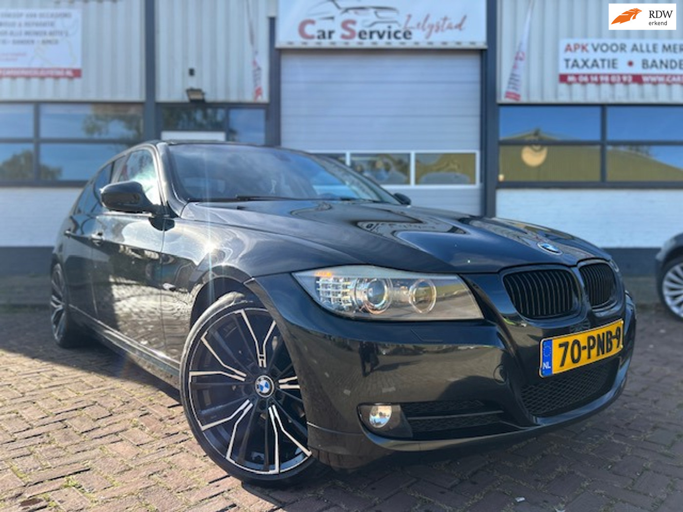 BMW 3-serie 320i Luxury Line 2011 - voorkant