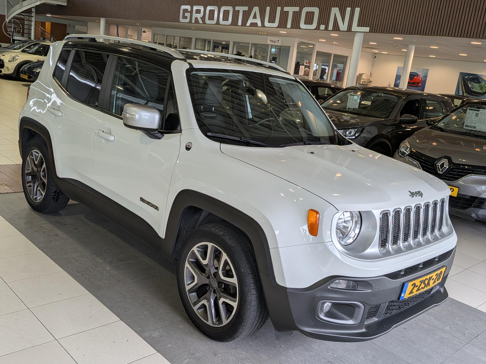 Jeep Renegade 1.4 MultiAir Opening Edition 2015 - voorkant