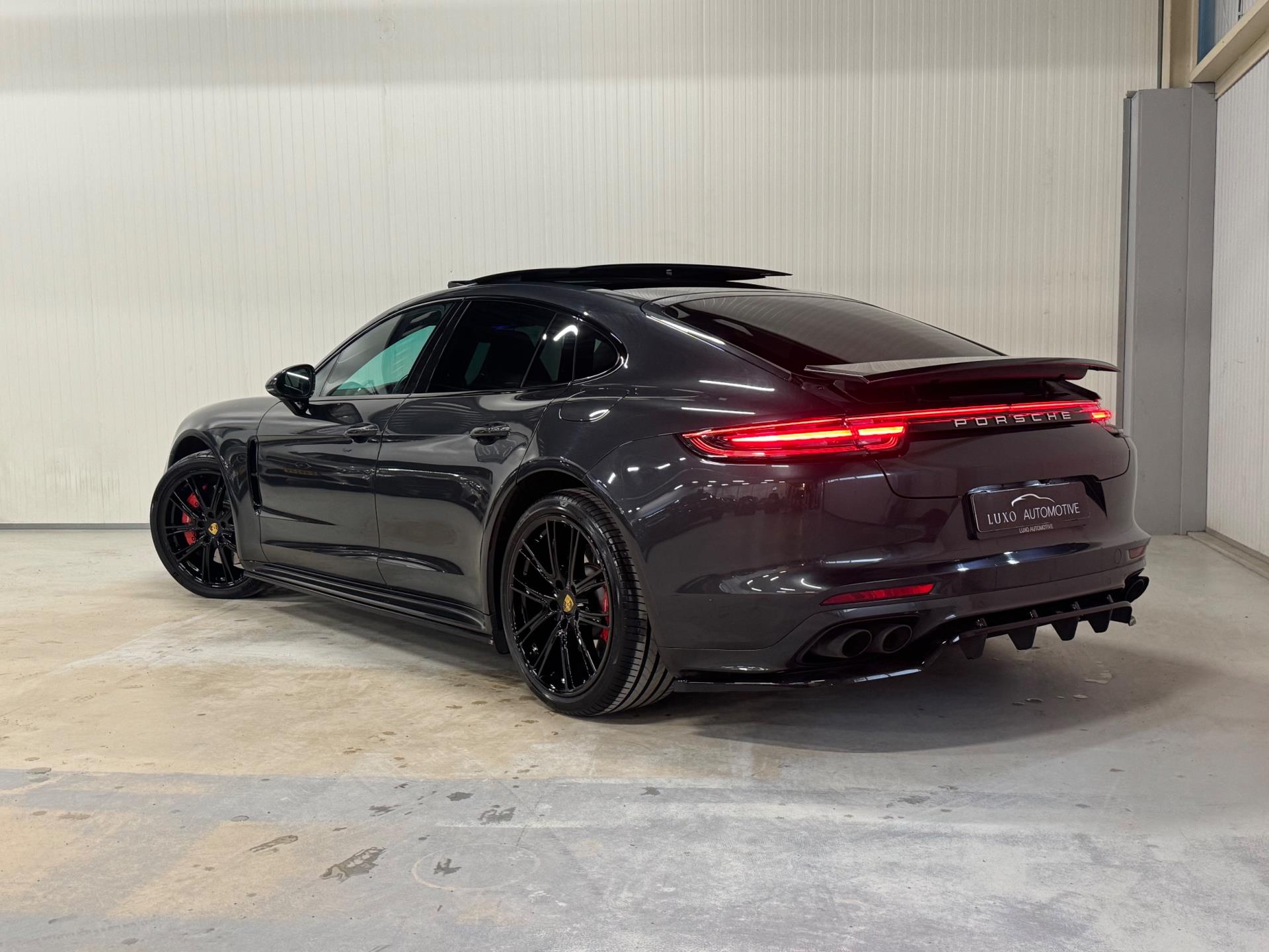Foto van Porsche Panamera 4 E-hybrid