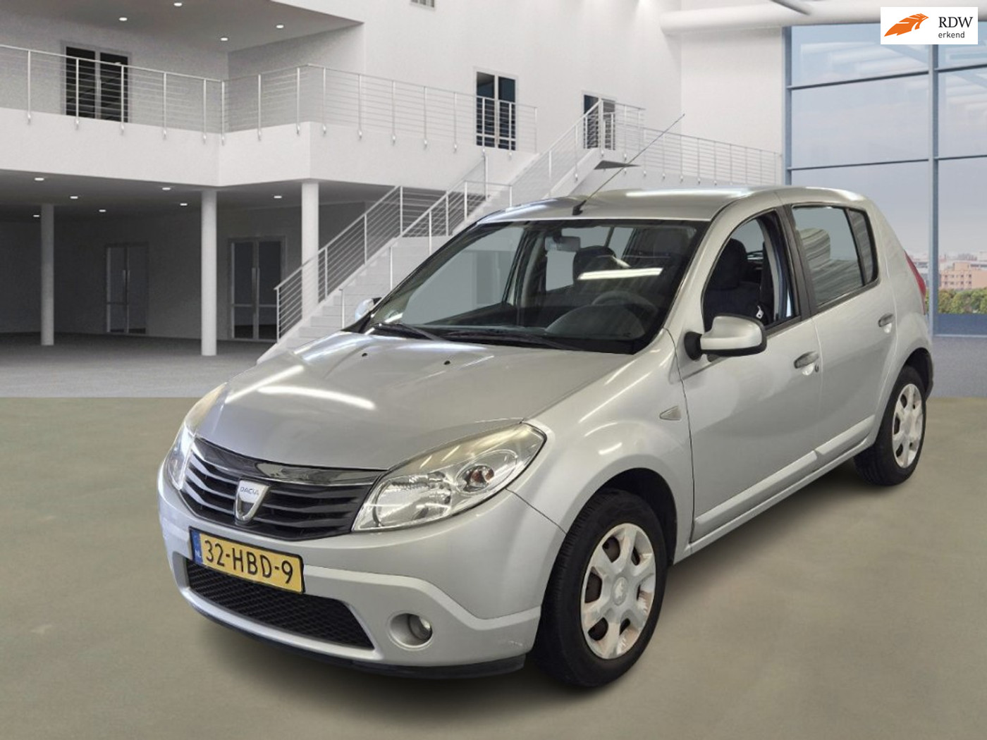 Dacia Sandero 1.6 Lauréate AIRCO 2 X SLEUTELS 2008 - voorkant