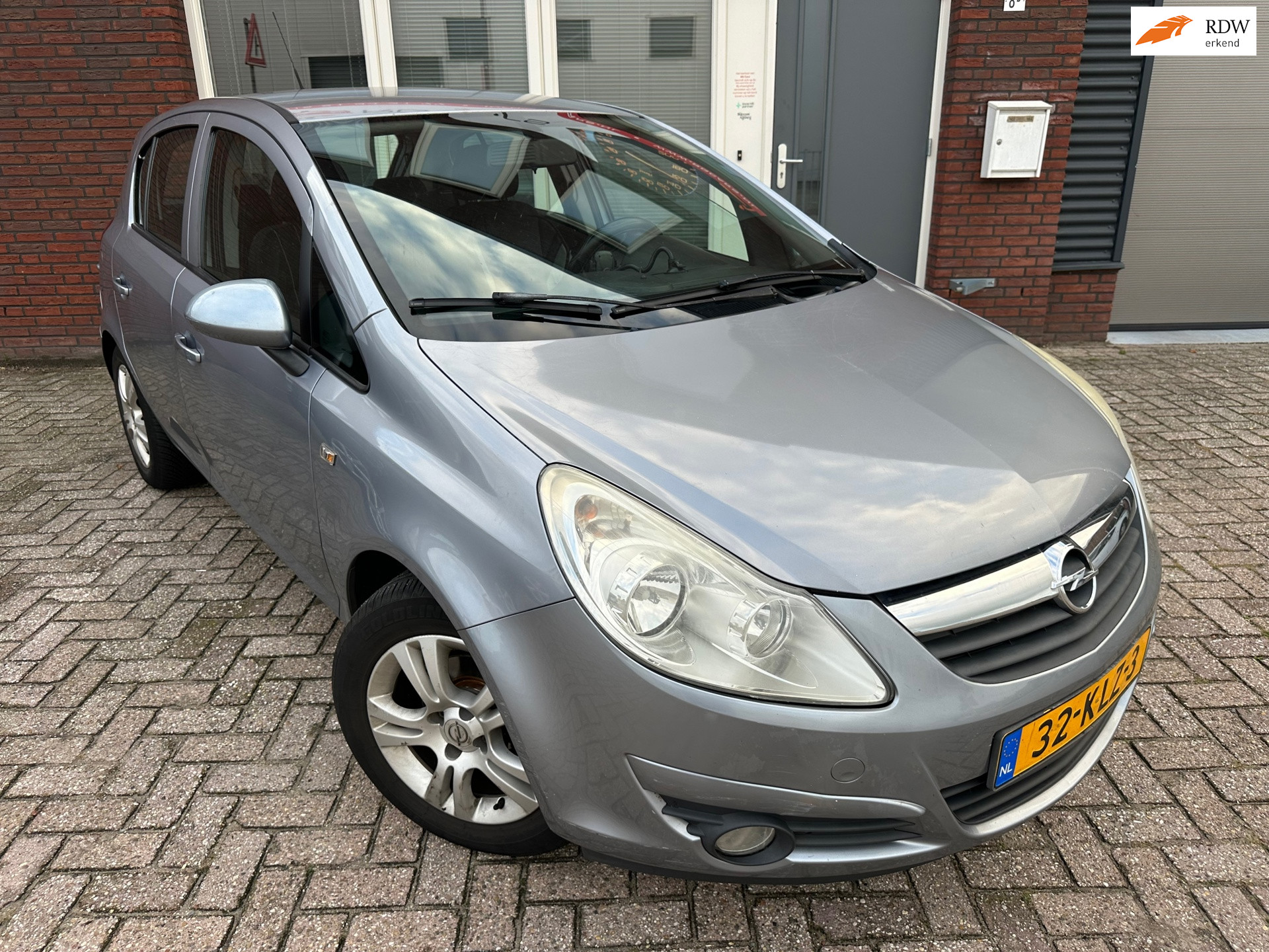 Opel Corsa 1.2-16V Enjoy / Airco / Cruise / 5DRS / LM / NAP 2010 - voorkant