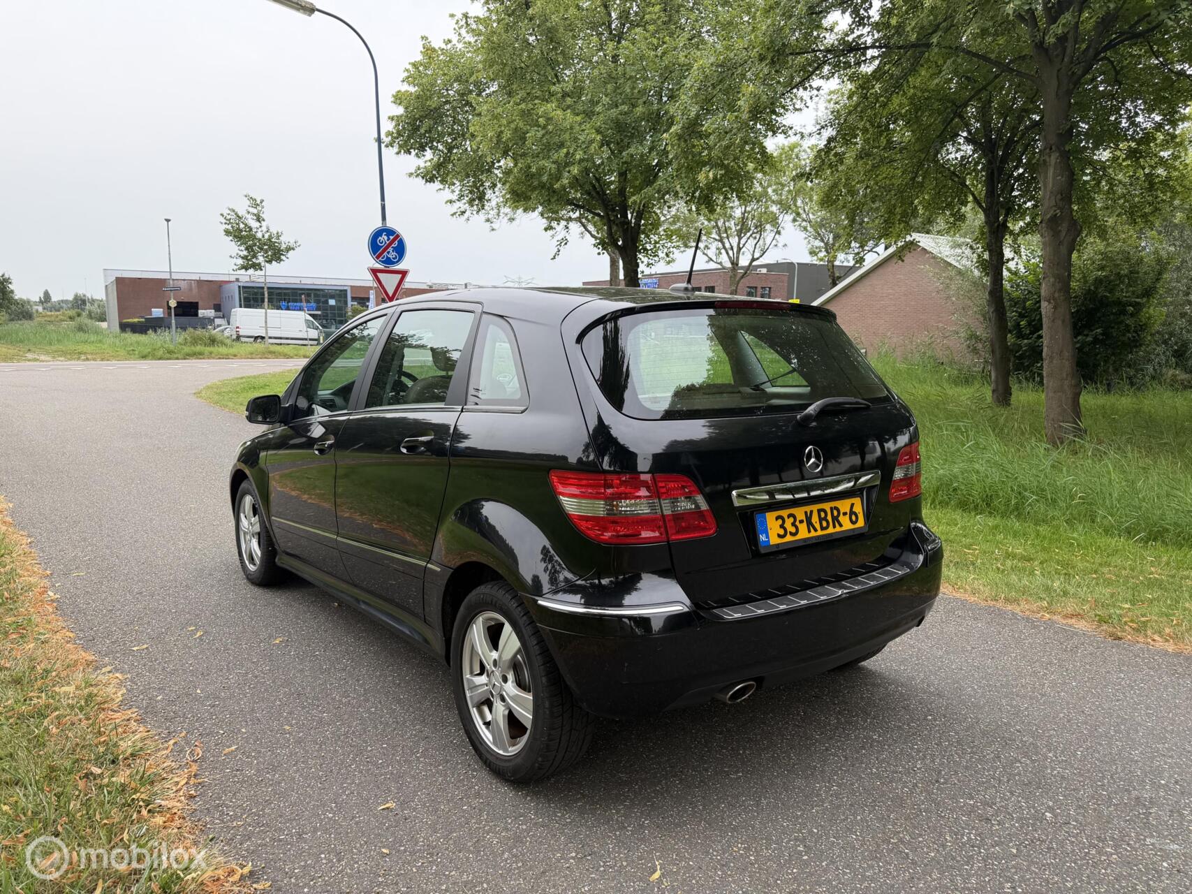 Foto van Mercedes-Benz B 180