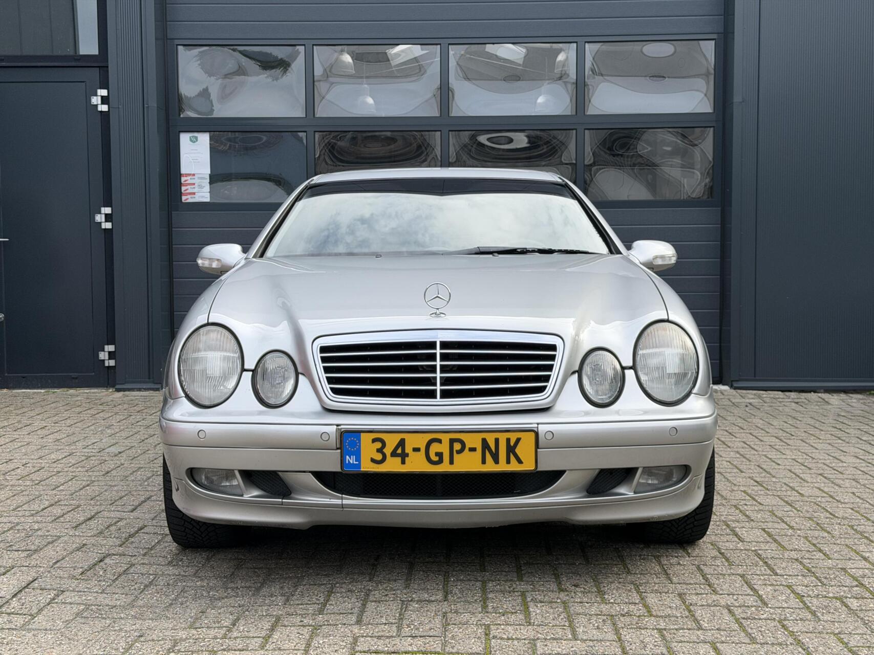 Foto van Mercedes-Benz CLK 320