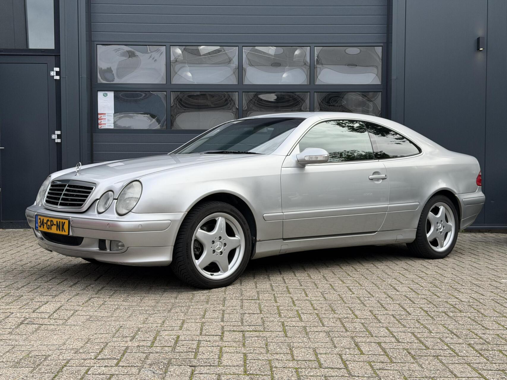 Foto van Mercedes-Benz CLK 320