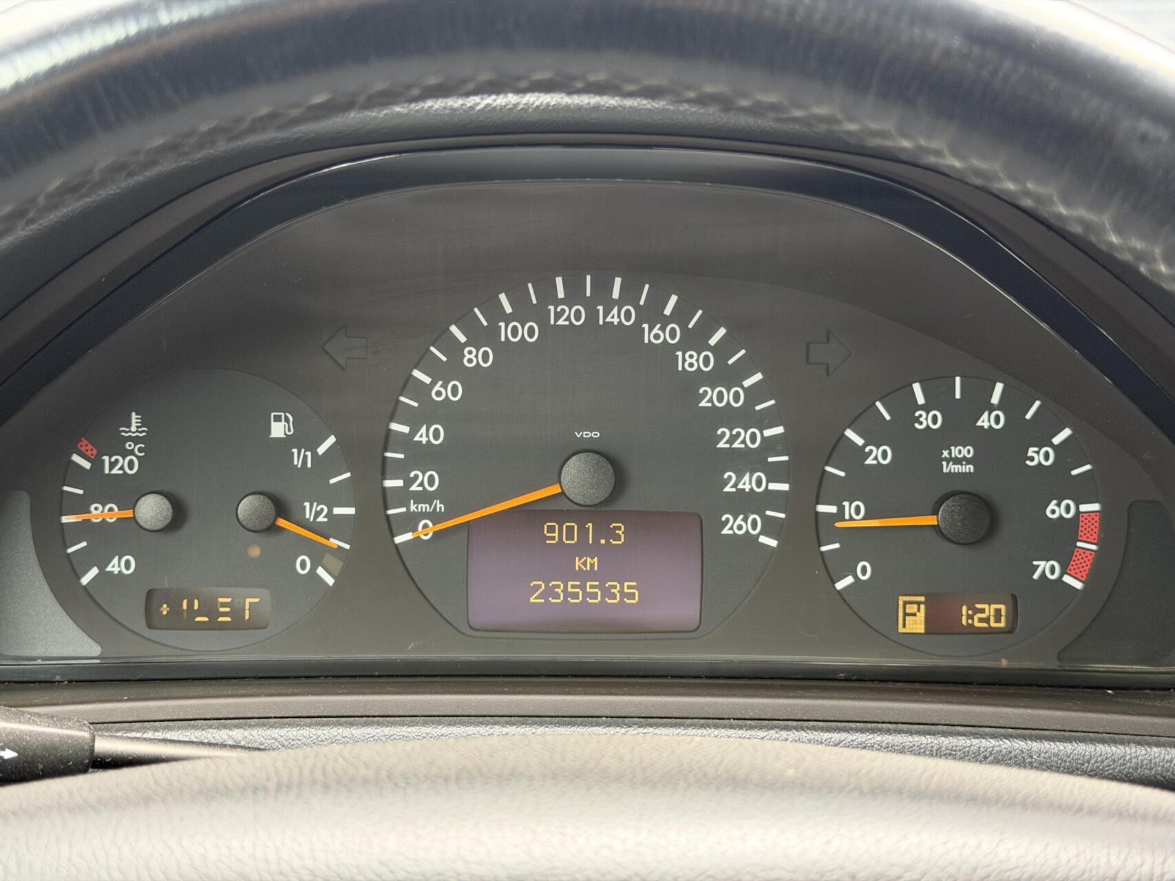 Foto van Mercedes-Benz CLK 320