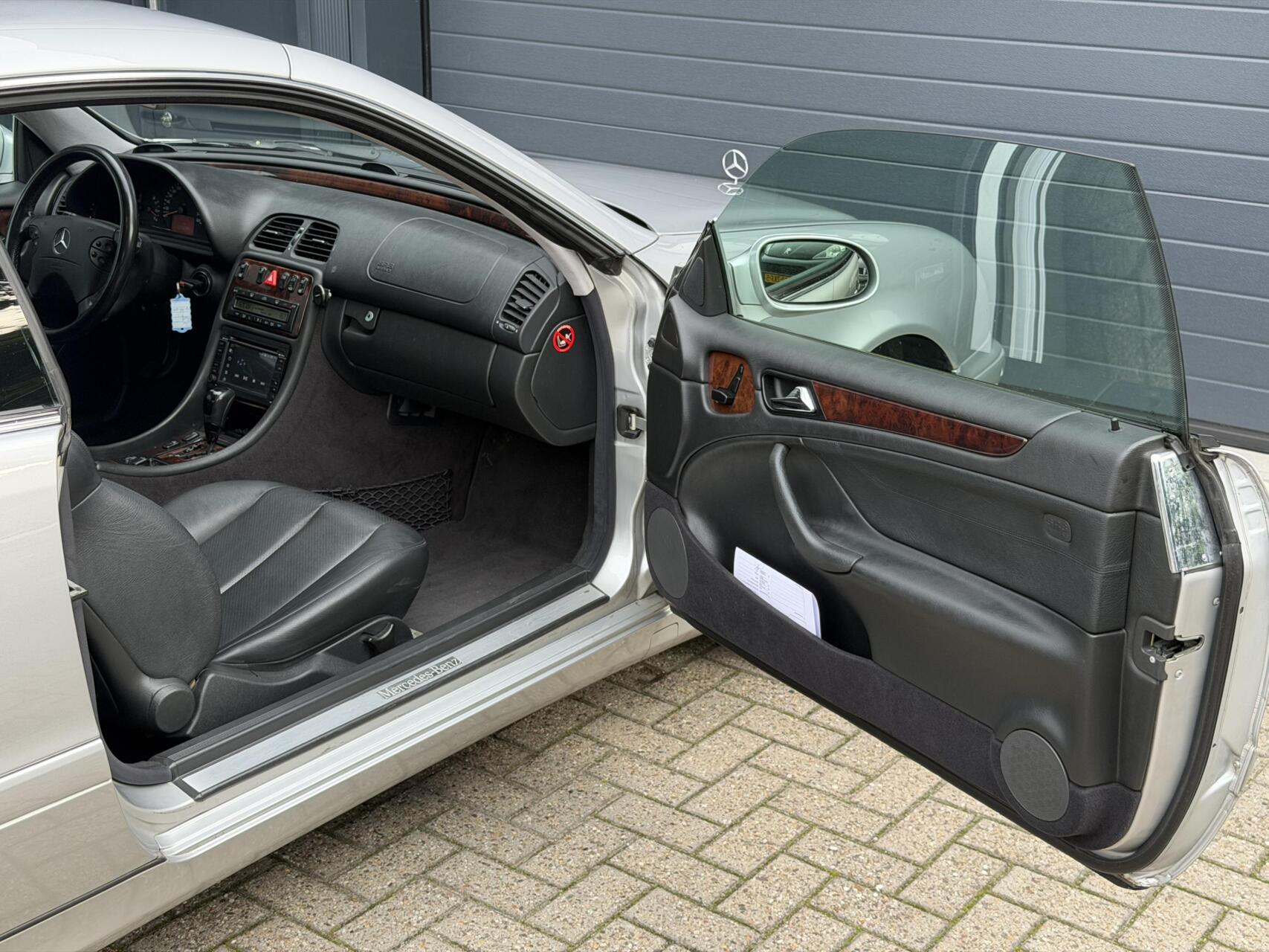 Foto van Mercedes-Benz CLK 320