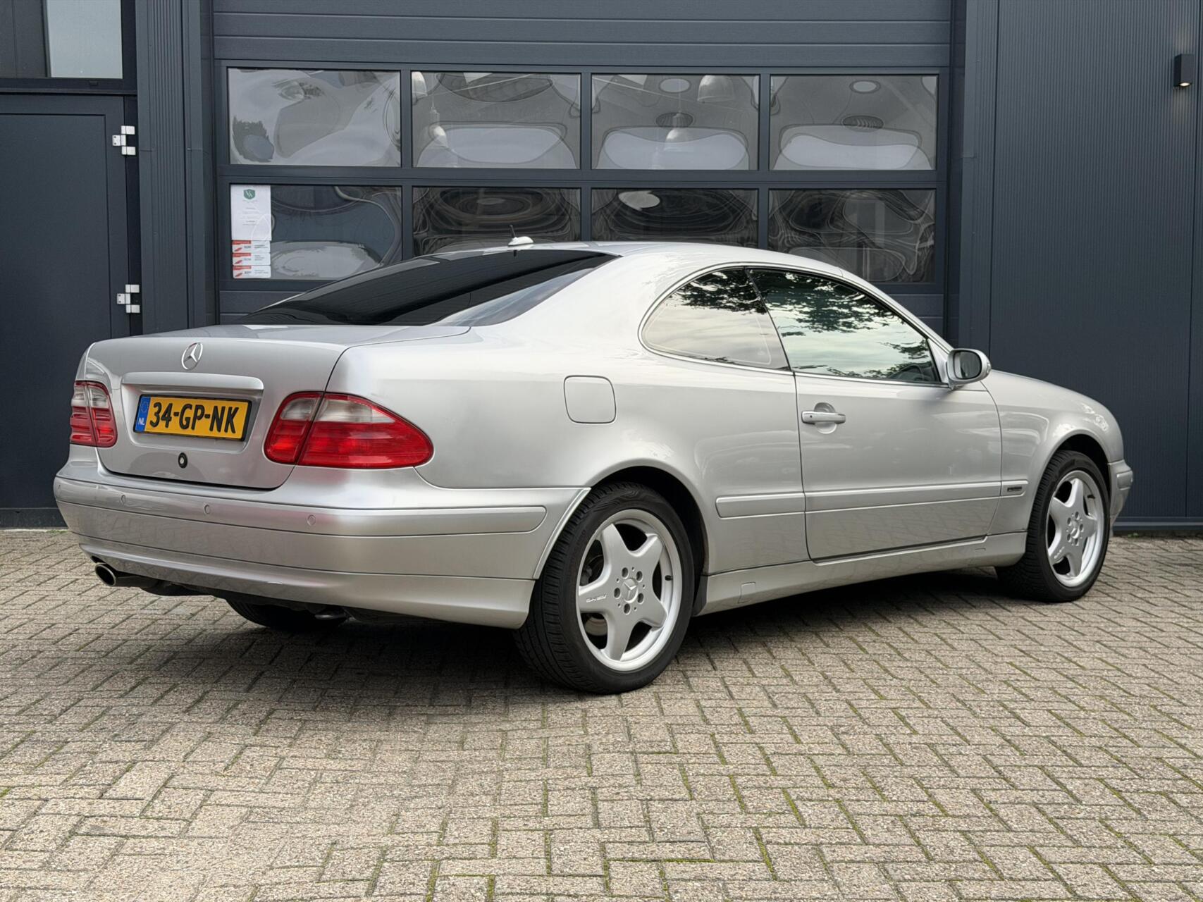 Foto van Mercedes-Benz CLK 320