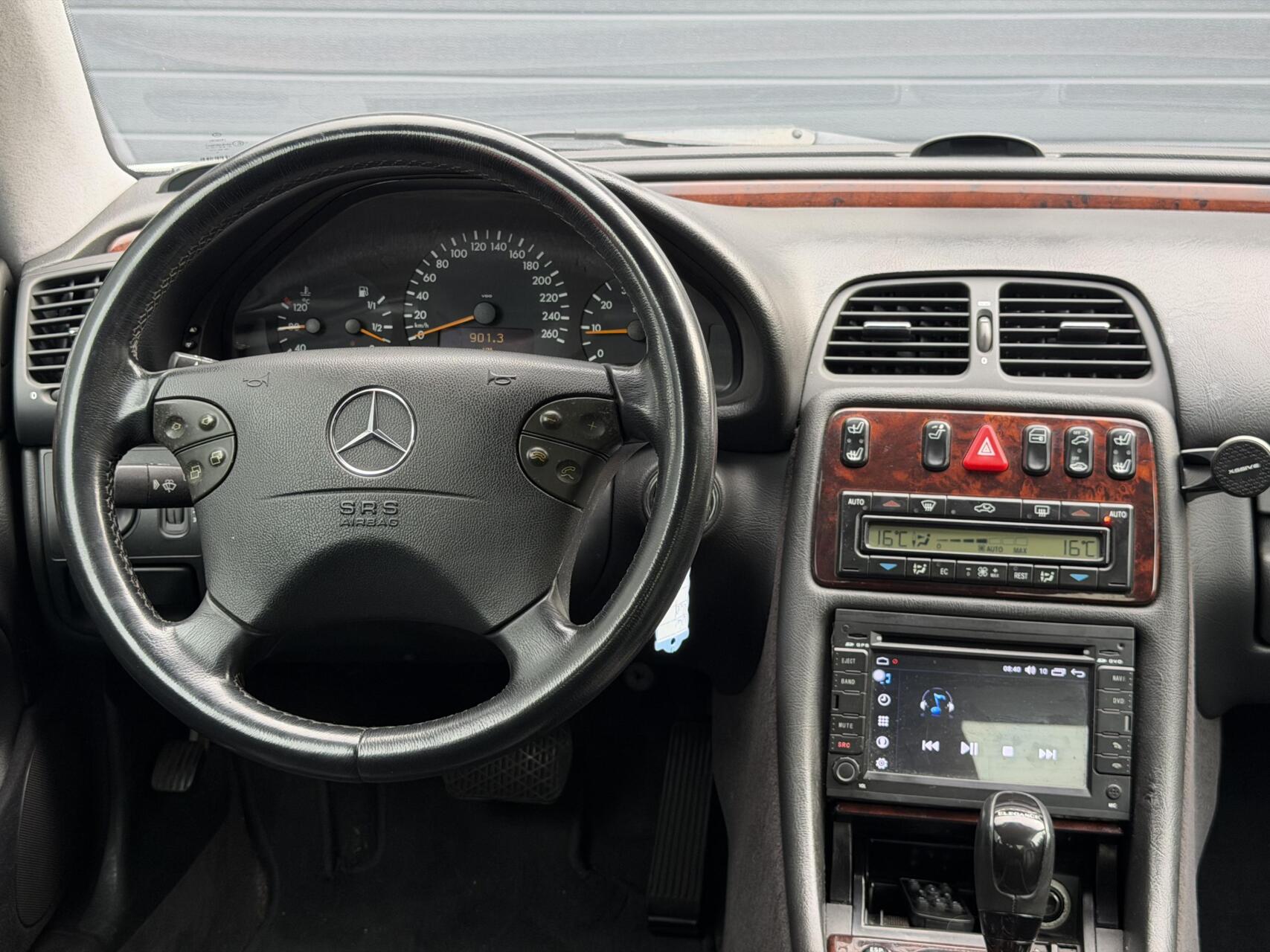 Foto van Mercedes-Benz CLK 320