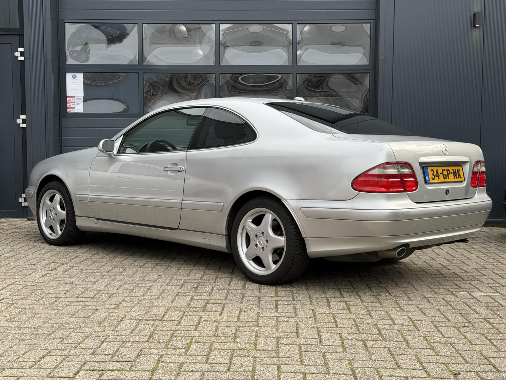 Foto van Mercedes-Benz CLK 320