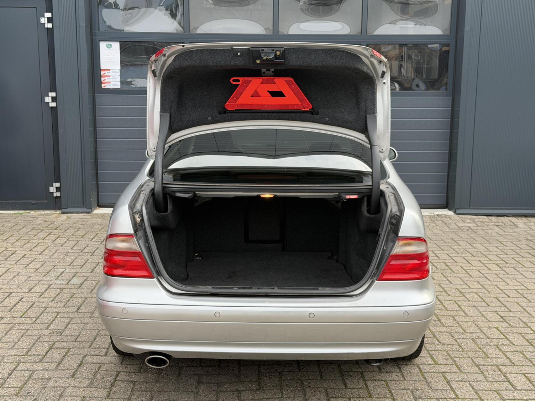 Foto van Mercedes-Benz CLK 320