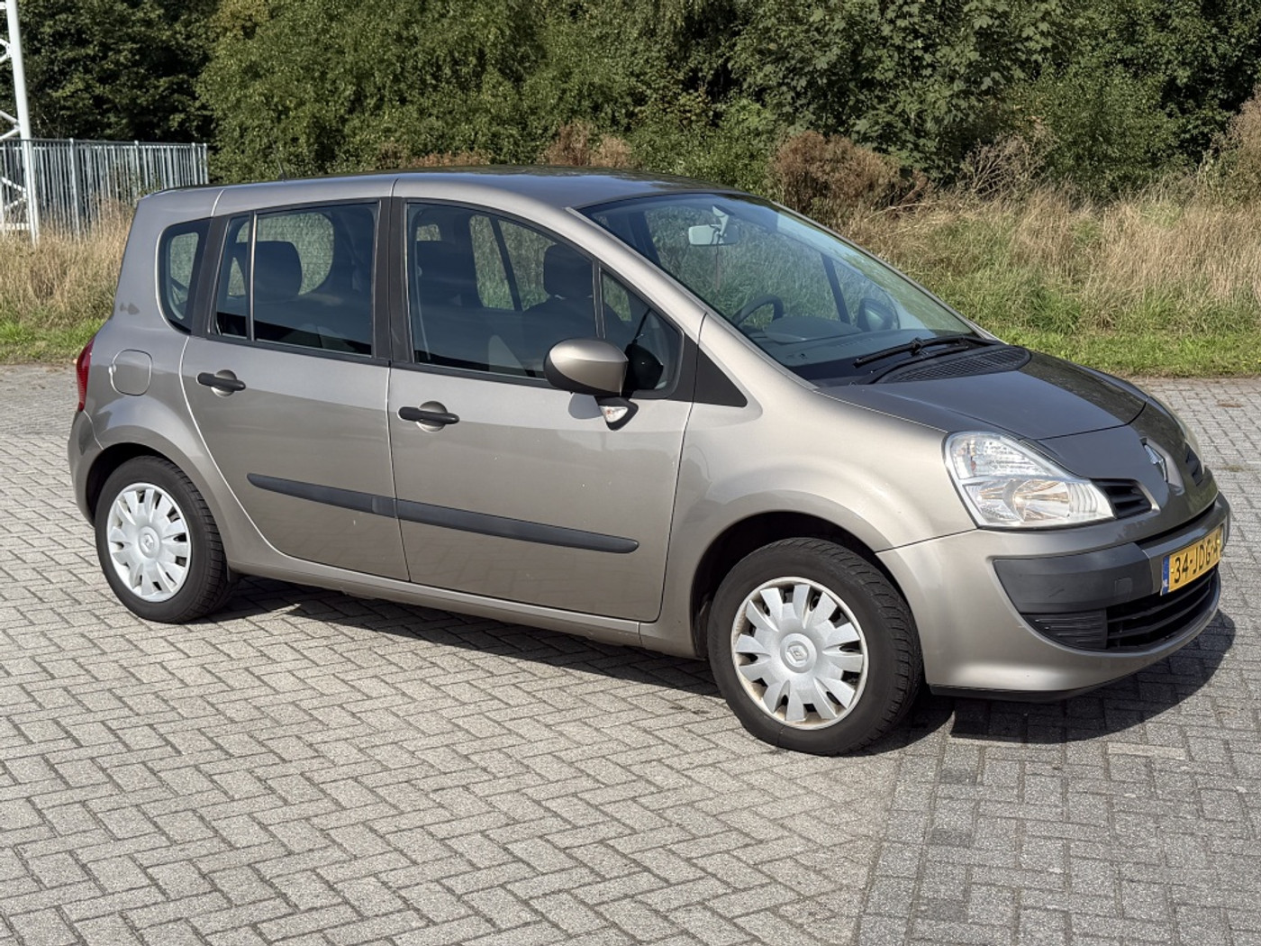 Renault Modus 1.2 TCE Airco Apk:2-2027 2009 - voorkant