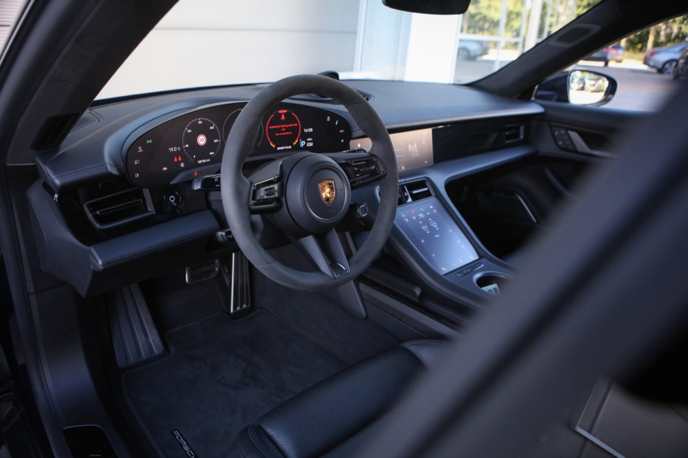 Foto van Porsche Taycan Sport Turismo
