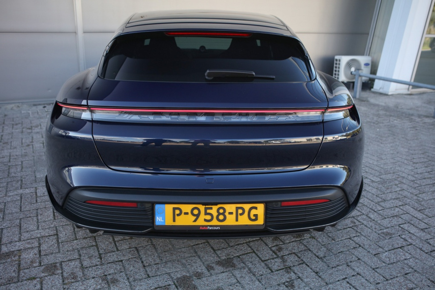 Foto van Porsche Taycan Sport Turismo