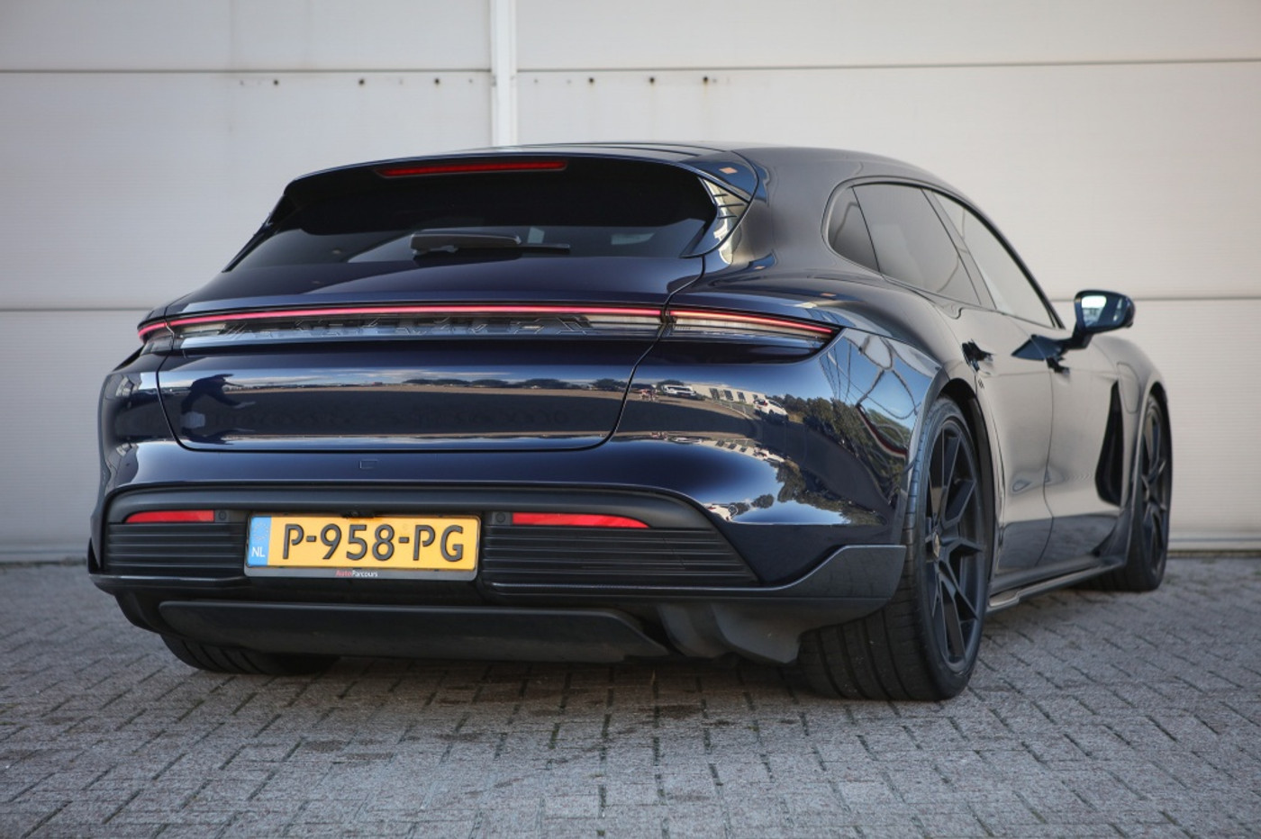 Foto van Porsche Taycan Sport Turismo