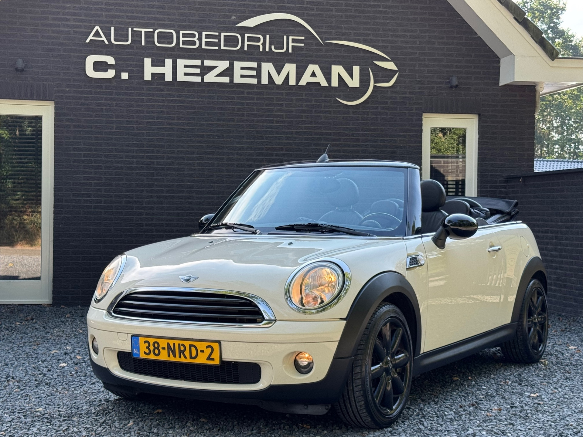 Mini One Cabrio 1.6 One Anniversary Leder zwarte velgen 2010 - voorkant