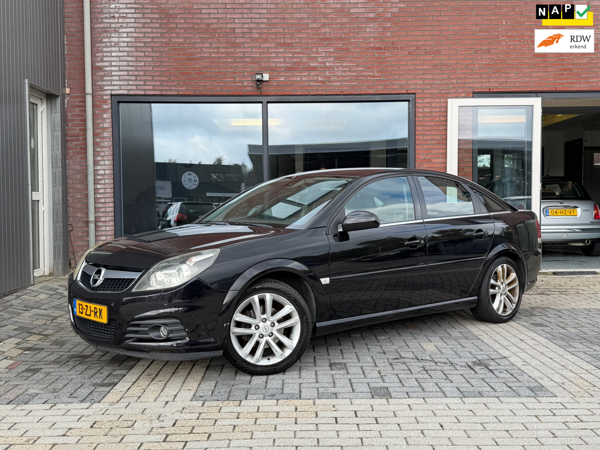 Opel Vectra GTS 2.2-16V Executive 2008 - voorkant