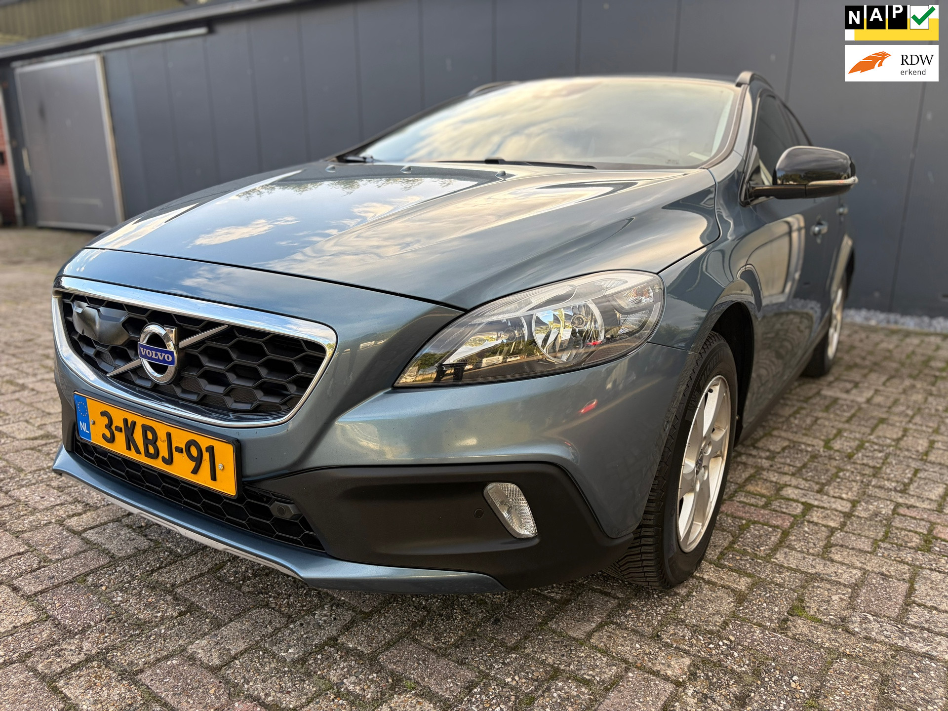 Volvo V40 Cross Country 1.6 T4 Momentum 1e Eig!/Camera/Trekhaak! 2013 - voorkant
