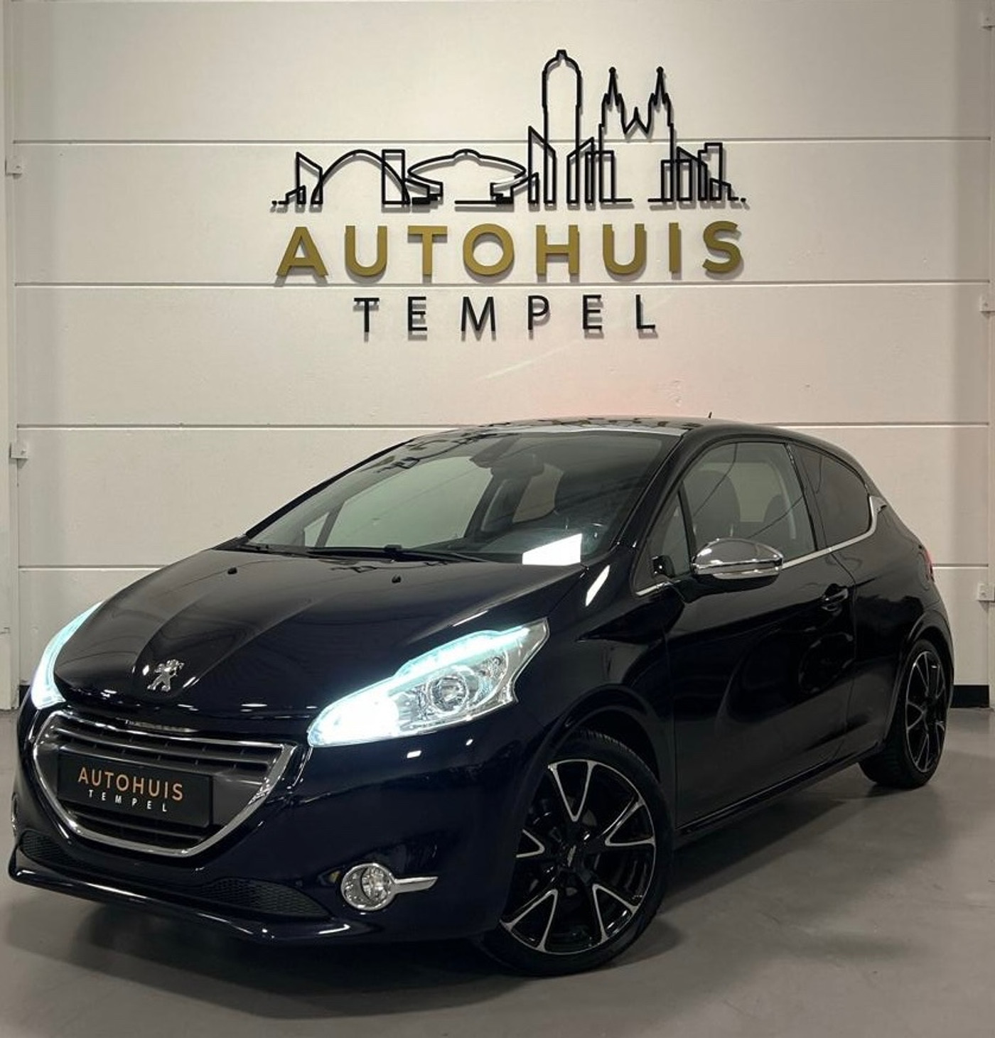 Peugeot 208 1.2 VTi Allure Nap Airco Glazendak Cruise Climate Parkeersensoren Nwe APK 2013 - voorkant