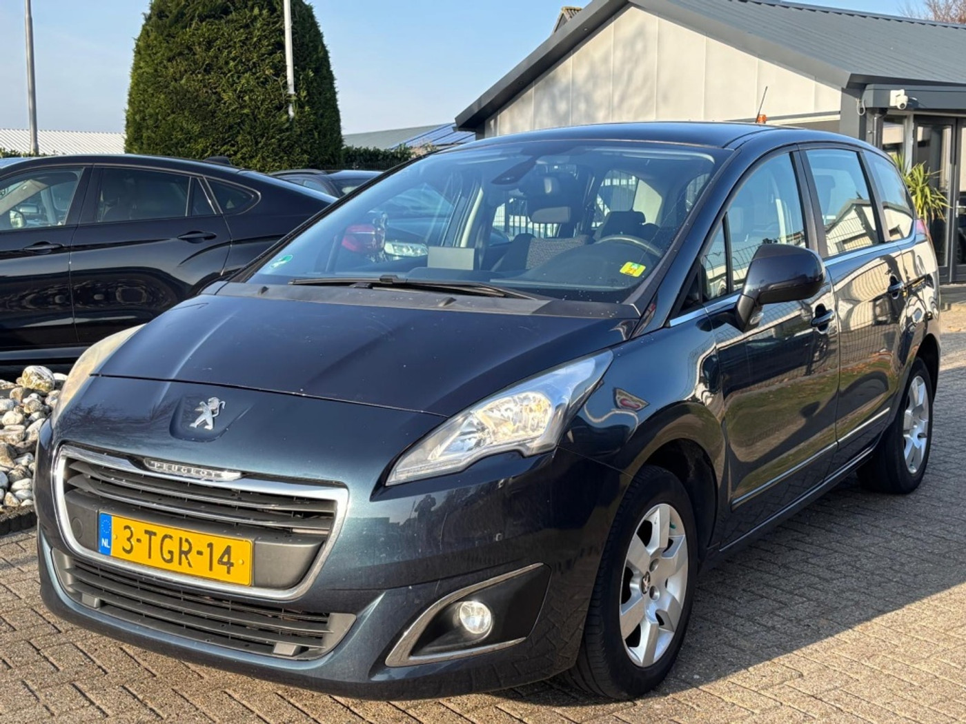 Peugeot 5008 1.6  Active 2014 Panodak Trekhaak Achteruitrijcamera 2014 - voorkant