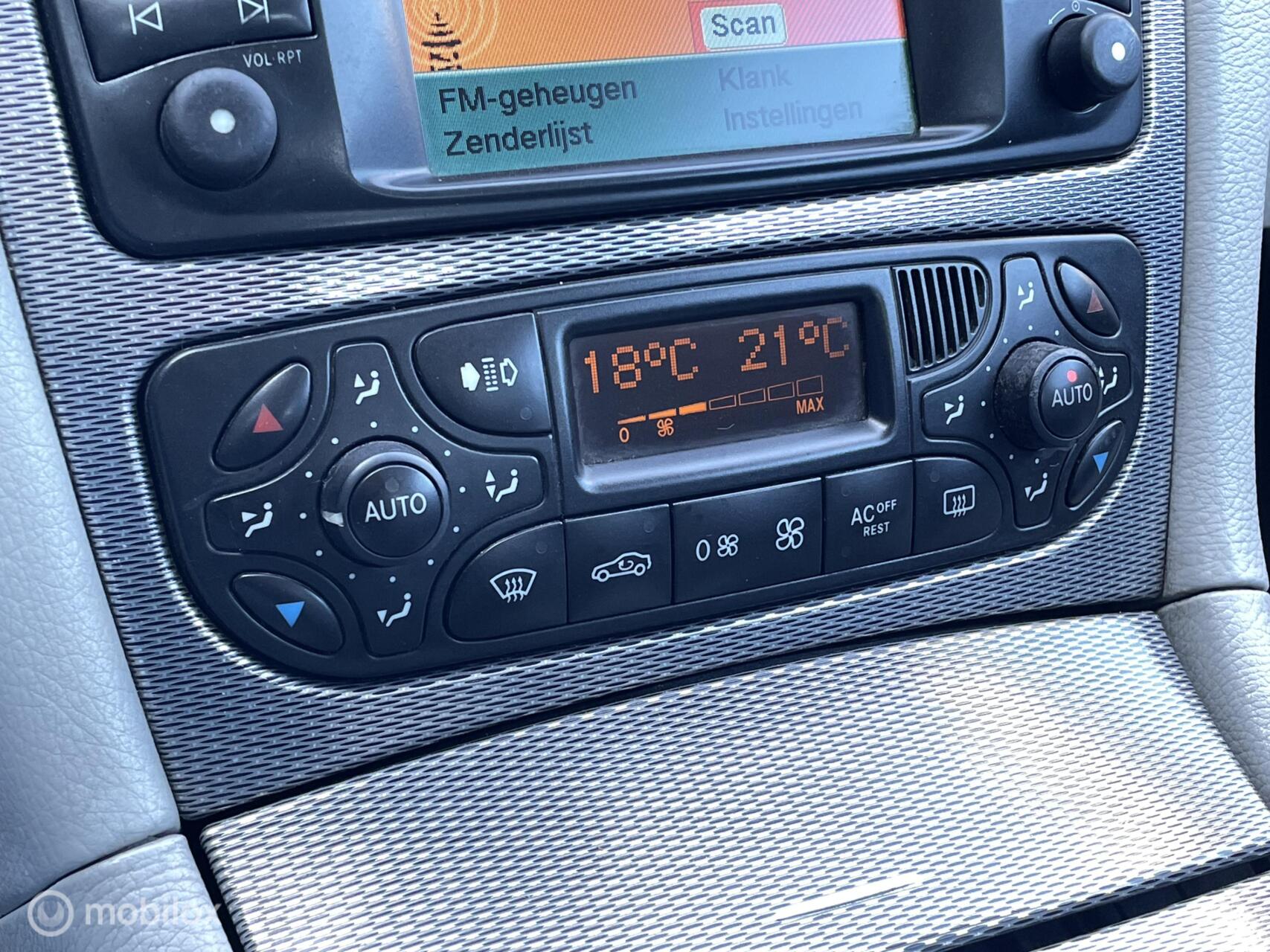 Foto van Mercedes-Benz CLK 320