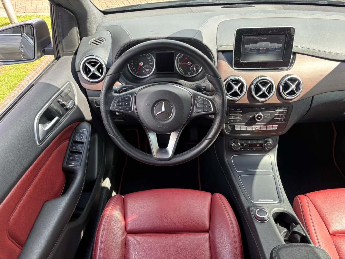 Foto van Mercedes-Benz B 250 E