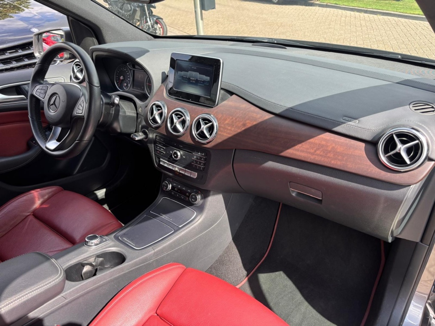 Foto van Mercedes-Benz B 250 E