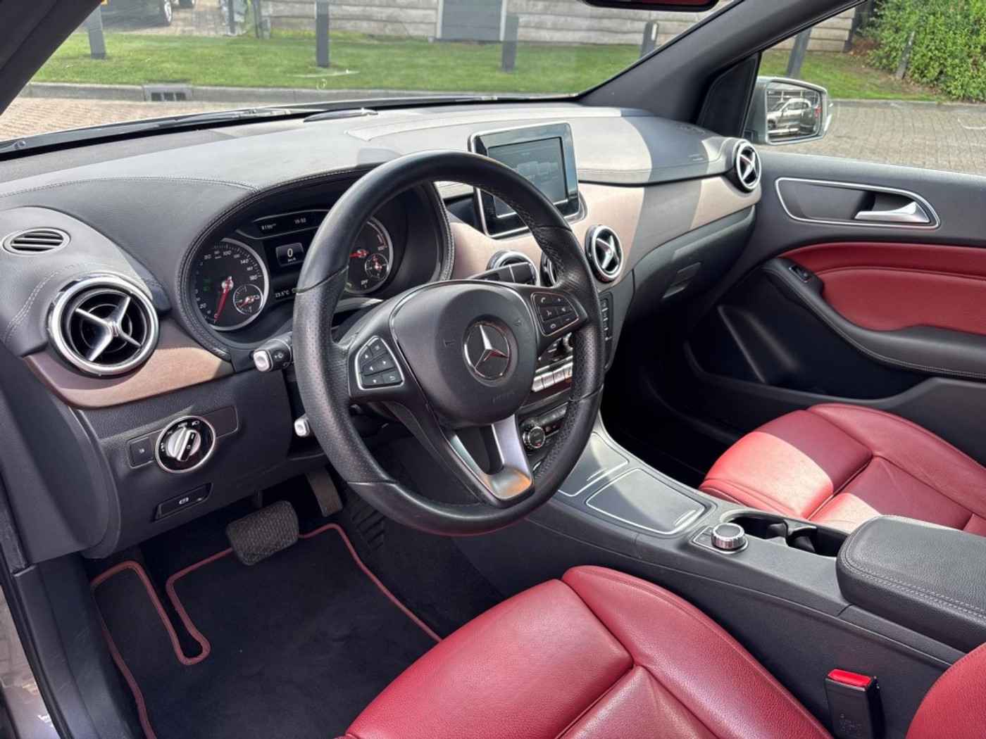 Foto van Mercedes-Benz B 250 E