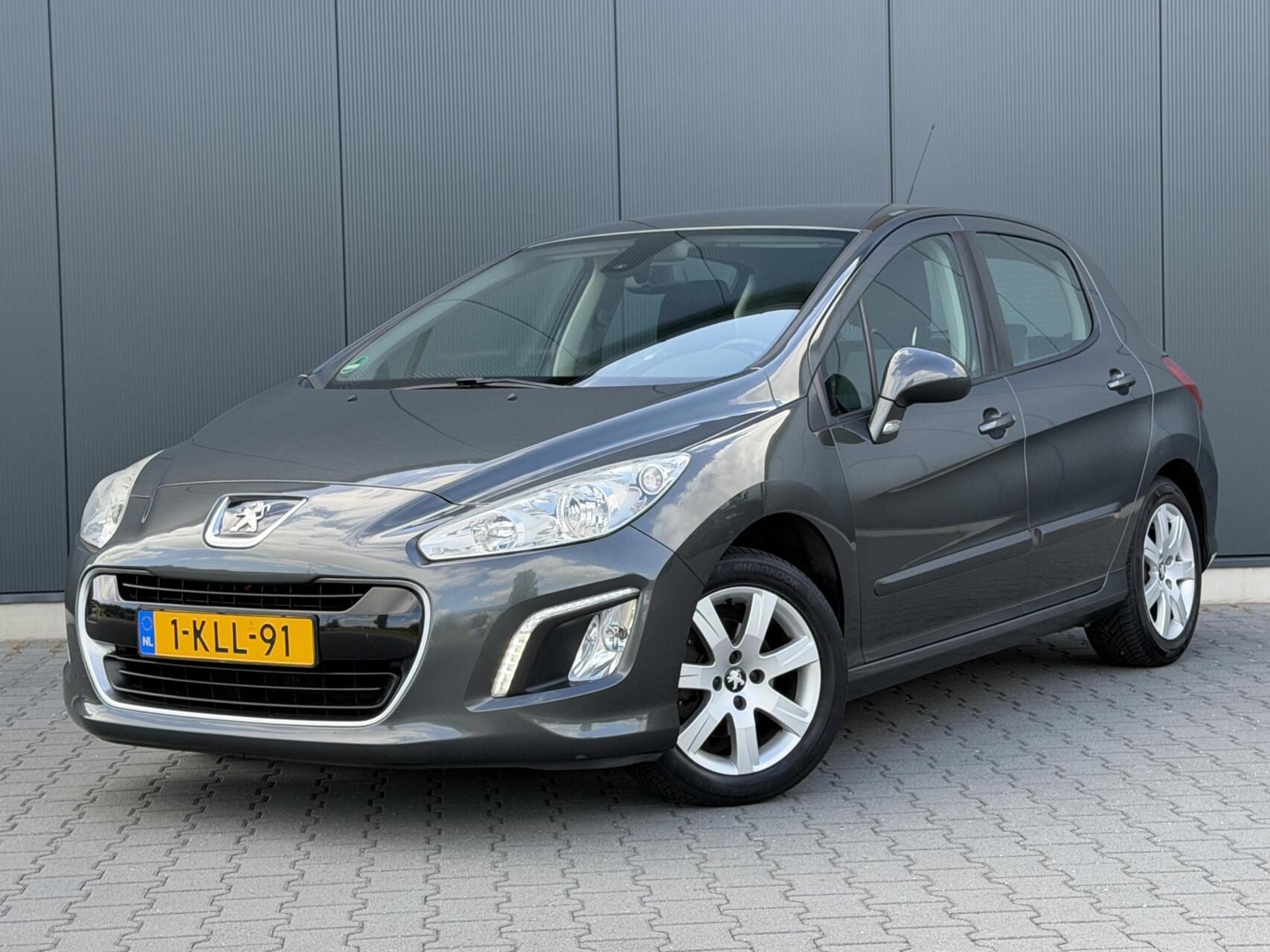 Peugeot 308 1.6 VTi Active 2012 - voorkant