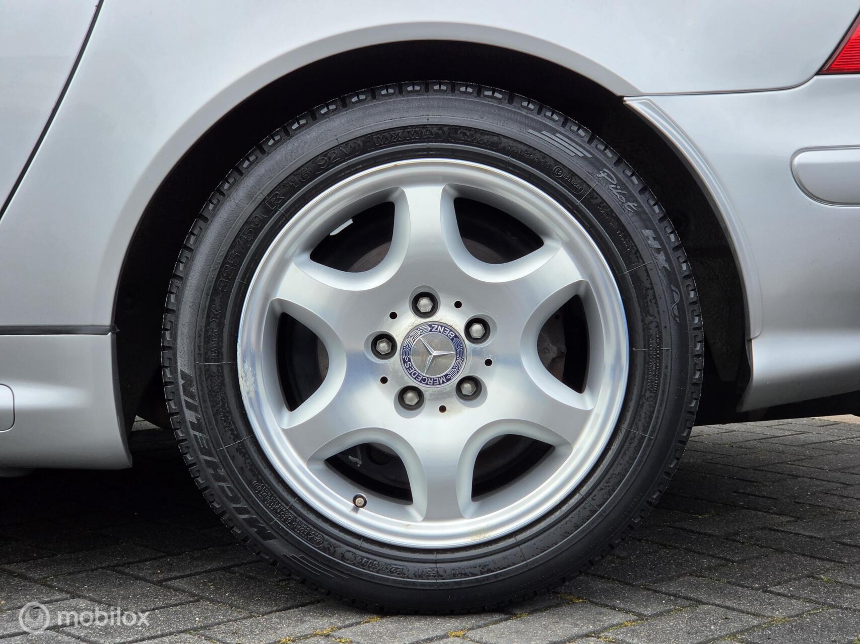Foto van Mercedes-Benz SLK 200 Kompressor
