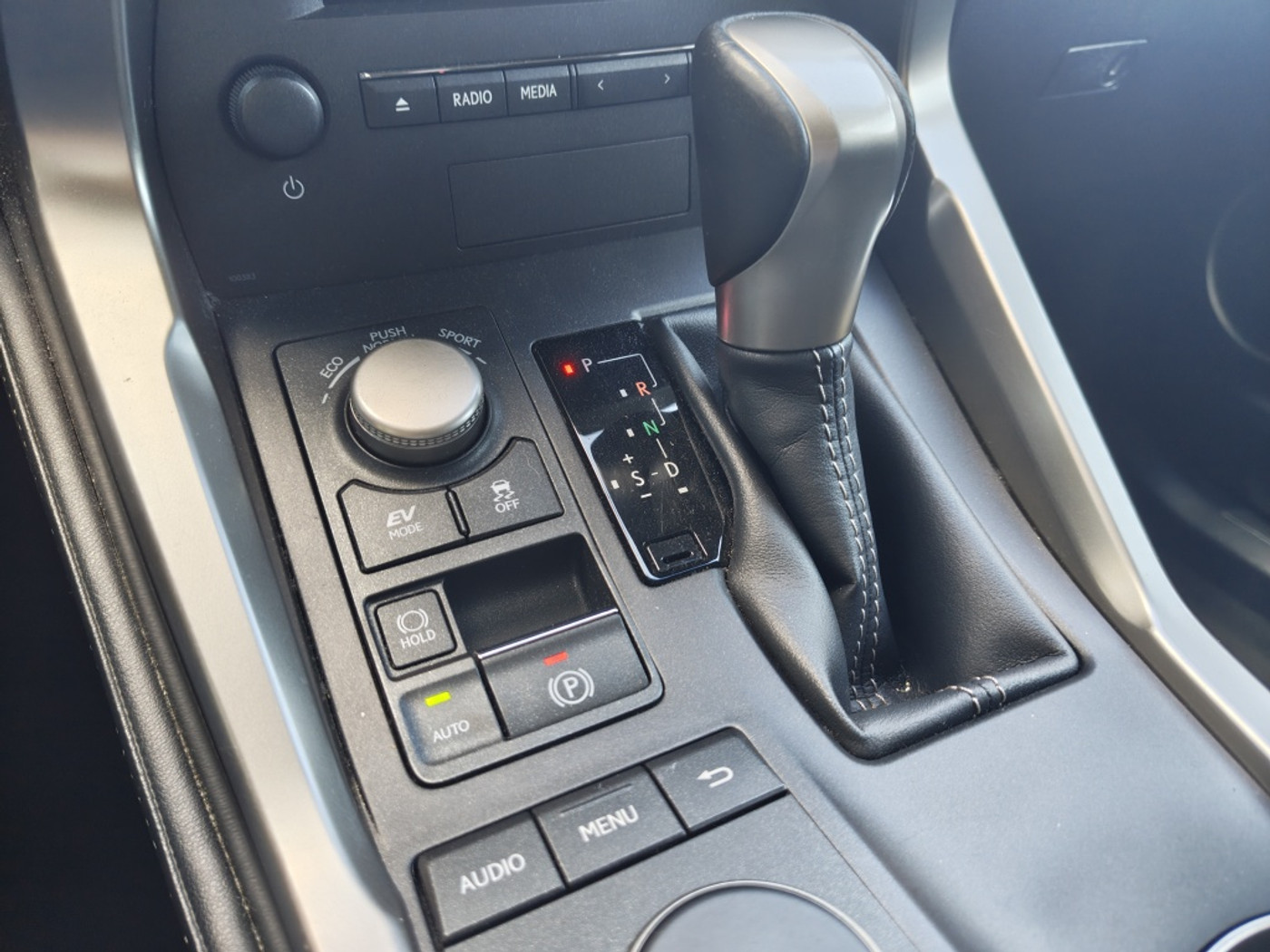 Foto van Lexus Lexus Nx300h