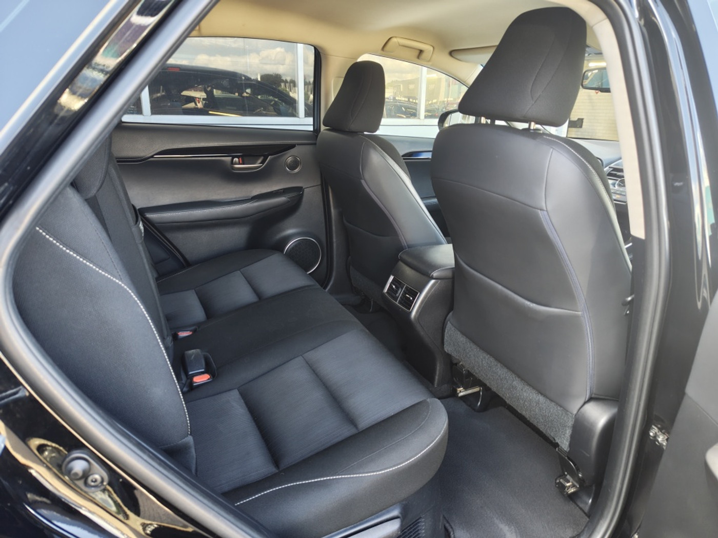 Foto van Lexus Lexus Nx300h