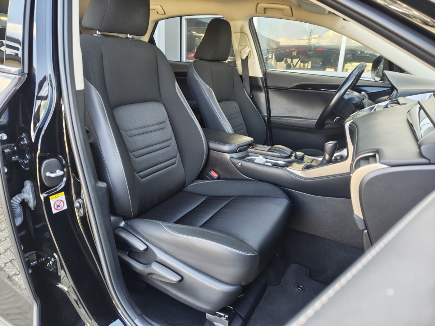 Foto van Lexus Lexus Nx300h