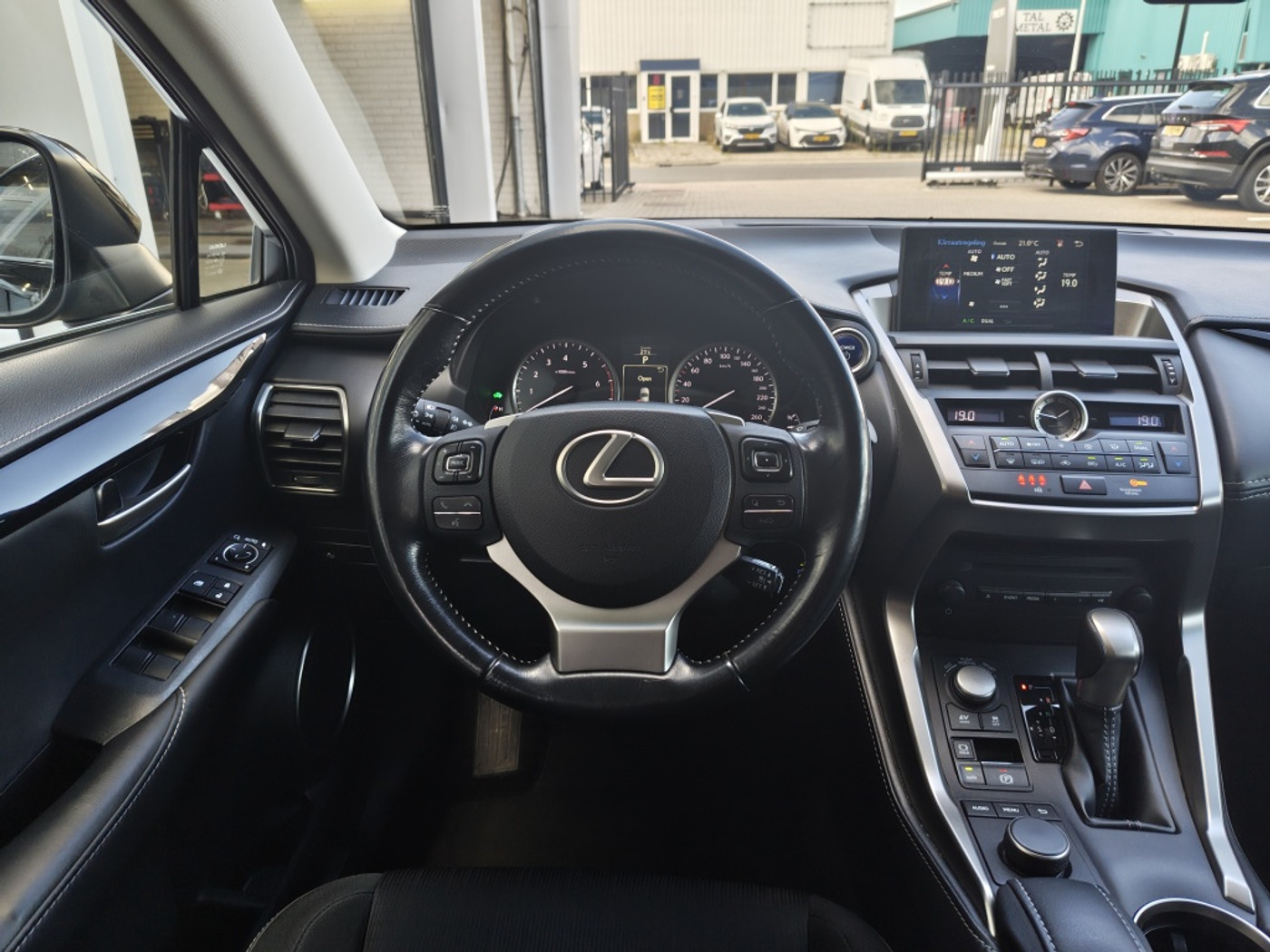 Foto van Lexus Lexus Nx300h