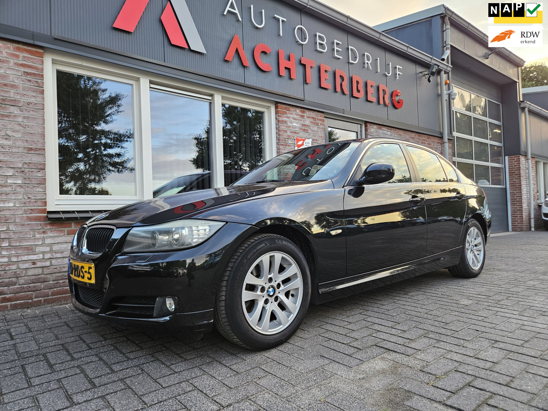 BMW 318i 318i Corporate Lease Business Line Xenon! Airco/Clima! Nette Auto! Navigatie! 2011 - voorkant